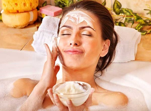 Alt text: Mặt nạ trị nám từ đậu đỏ và sữa chua