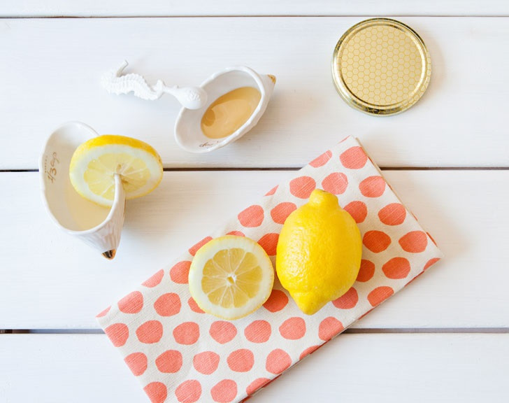 Cách trị nám tại nhà với cà chua và chanh