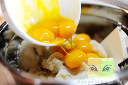 Mặt nạ khoai tây và lòng đỏ trứng gà