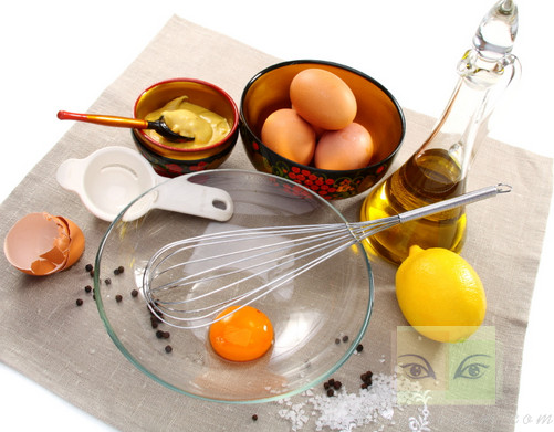 Mặt nạ nghệ và trứng gà