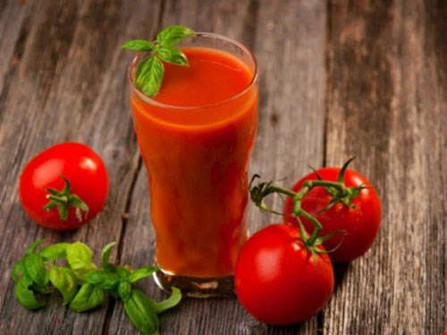 Nước ép cà chua trị nám